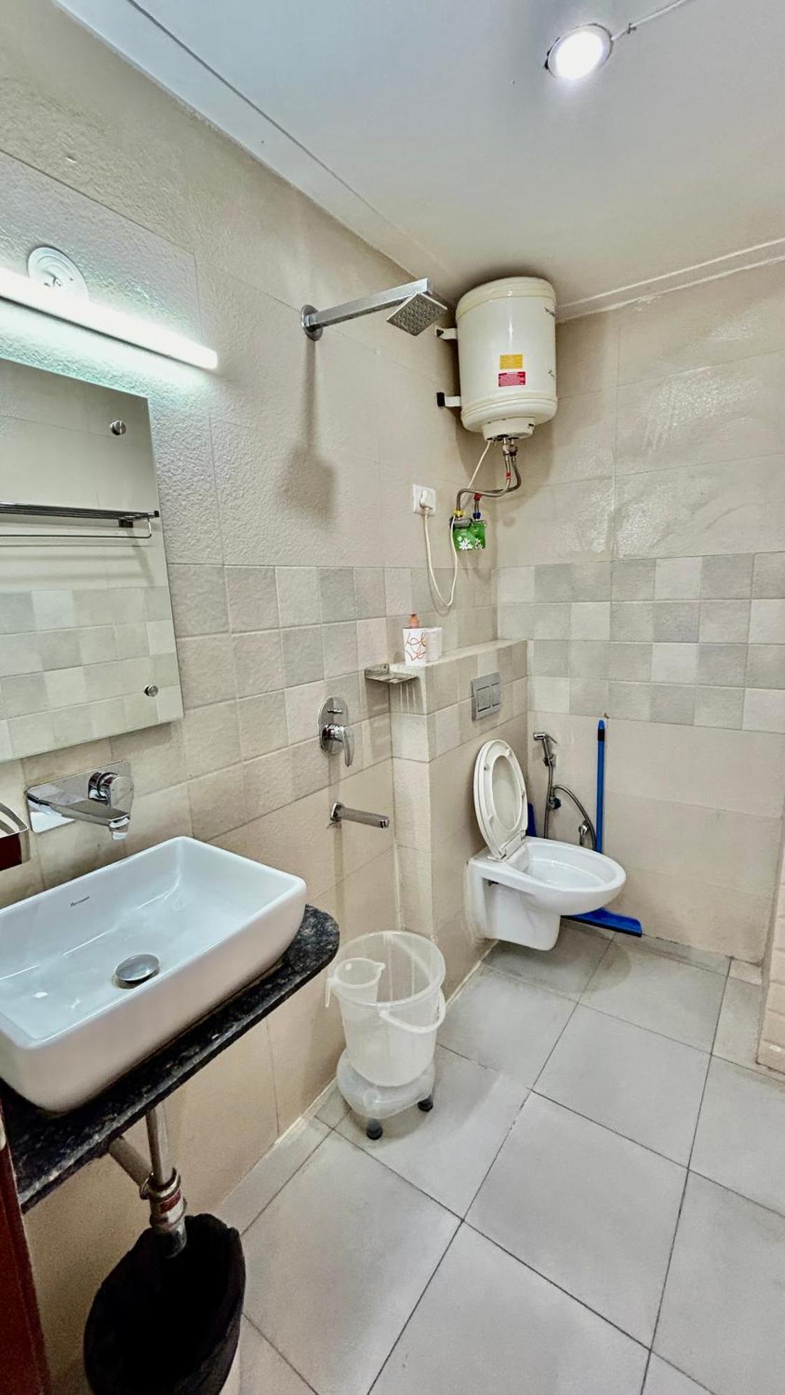 Aura Luxury Studio I Couple Friendly I Near Golf Course Road, Sector 57, Γκουργκάον Εξωτερικό φωτογραφία