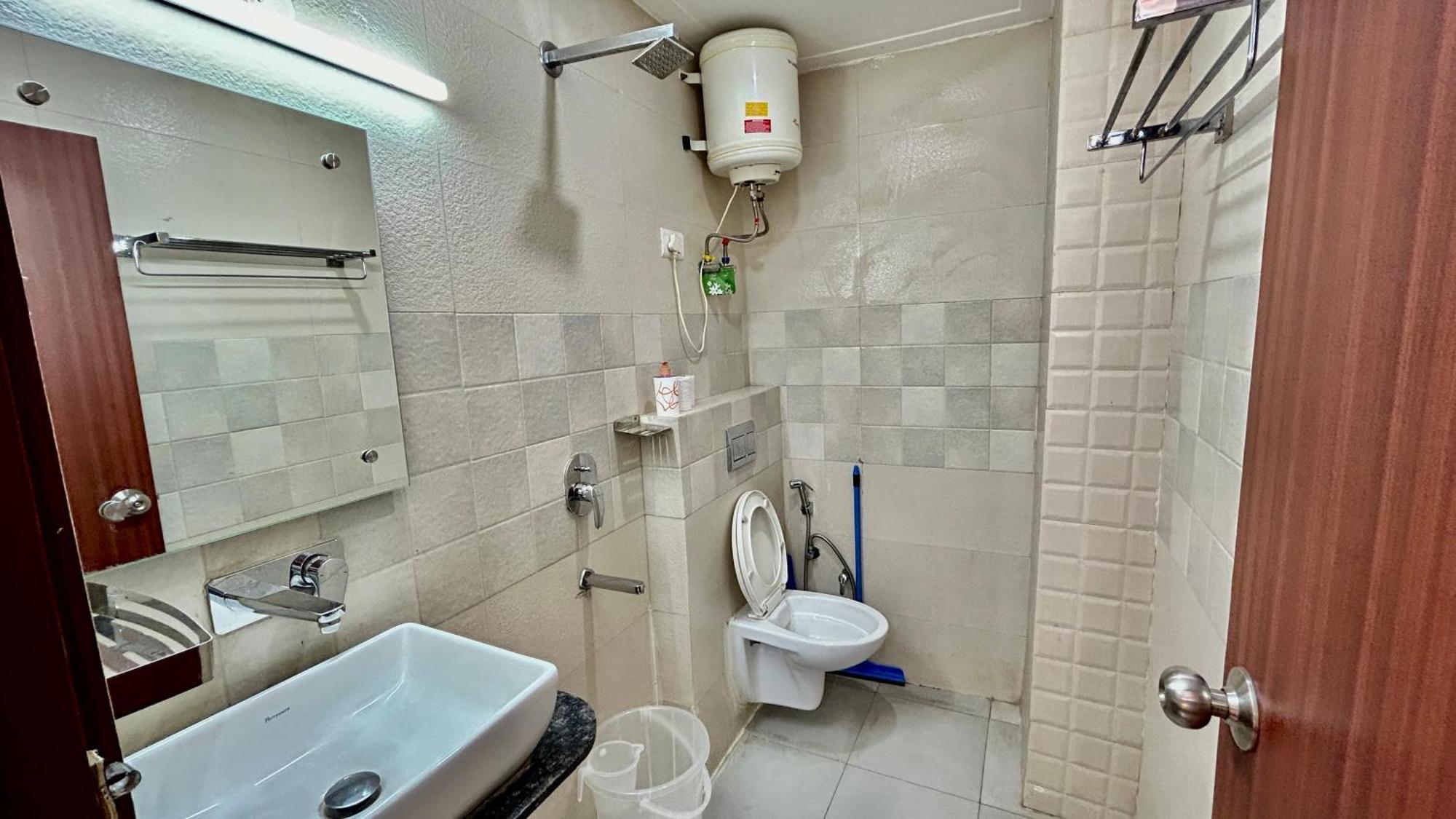 Aura Luxury Studio I Couple Friendly I Near Golf Course Road, Sector 57, Γκουργκάον Εξωτερικό φωτογραφία