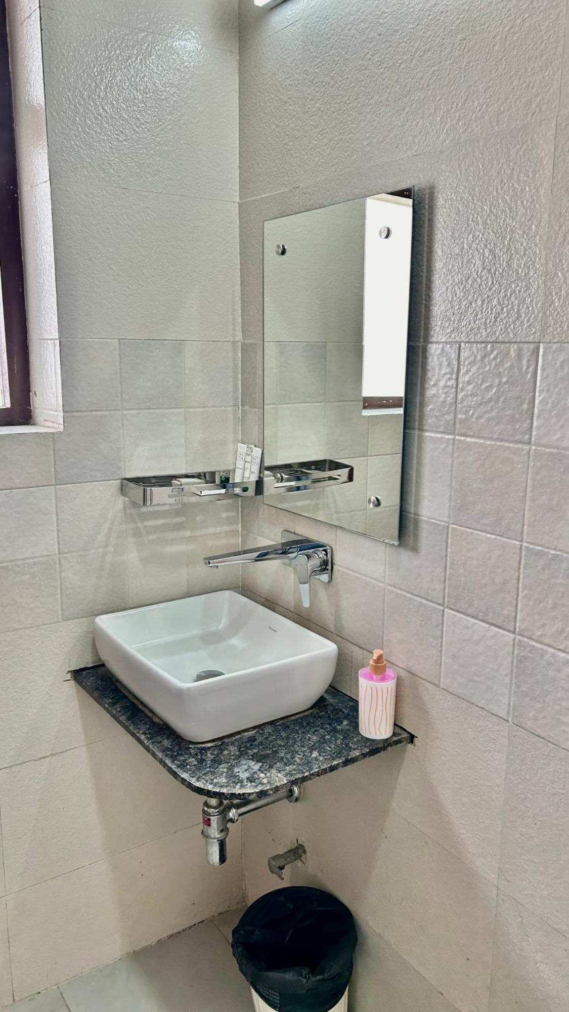 Aura Luxury Studio I Couple Friendly I Near Golf Course Road, Sector 57, Γκουργκάον Εξωτερικό φωτογραφία